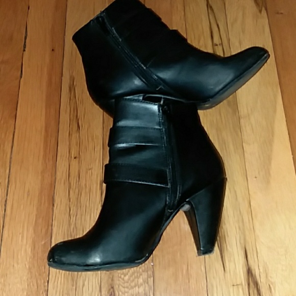 Chinese Laundry black zip up buckled booties 5 - Picture 3 of 5